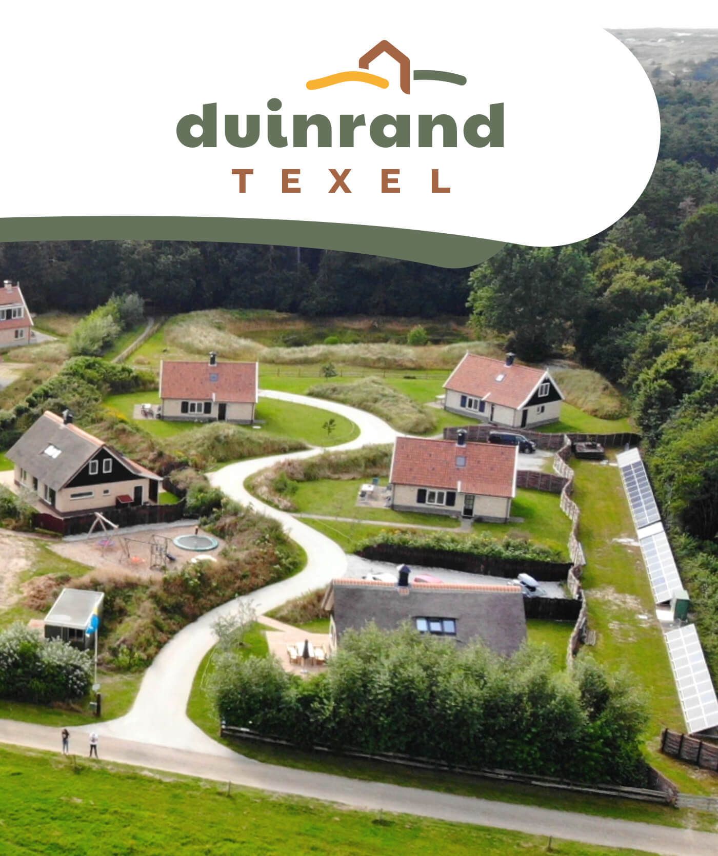 Luchtfoto-van-vakantiepark-Duinrand-Texel-met-zes-luxe-vakantiehuizen